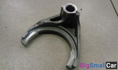 Вилка включения  (5 передачи) от Toyota Corolla E150 2006-2013 - купить Оренбурге